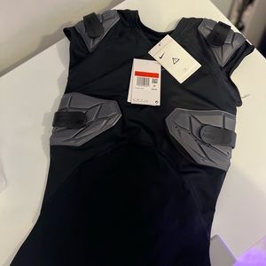 Nike Pro
Big Kids' (Boys') HyperStrong Football Top